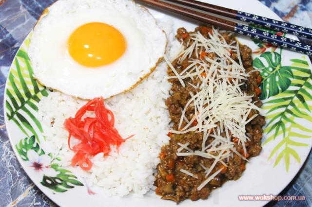 Японская кухня: Карри из мясного фарша с овощами